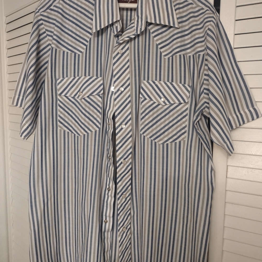 Wrangler Men's Blue and White Striped Pearl Button Down Shirt 15 X 15 1/2